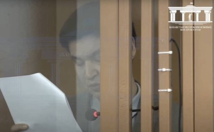 "Жанжалдарына етіміз үйреніп кеткен": Бишімбаевтың қылмысын жасырды деп айыпталған туысы Байжанов сотта сөз сөйледі