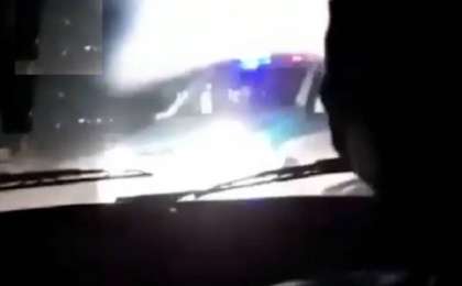 "Жұмабектің бажасымын, соған звонда". Түркістан облысында полицейлер жол ережесін өрескел бұзған жүргізушіні жібере салды (видео)