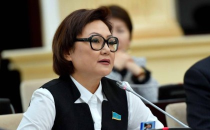 Дана Нұржігіт: «Менің шенеуніктік жұмысым бар, балаңды өзің өсіріп ал"