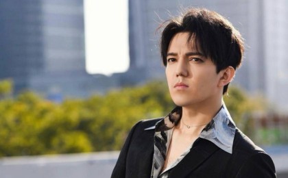 Димаш: «Халық шаршады, халқыммен біргемін!»