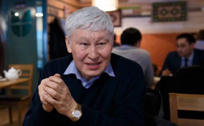 "Әкесі көмектесіпті деп айтады". Асқар Жұмаділдаев ұлының неге математик болғанын қаламағанын айтты