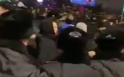 Ақтауда полиция наразылық білдірушілерге қарсы қатаң шара қолдануды бастады