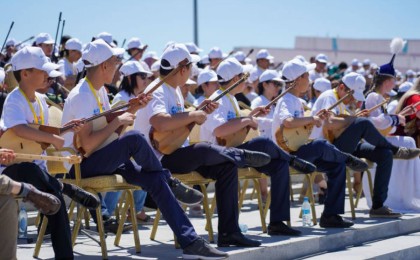 Тоқаев мәдениет және өнер қызметкерлерін мерекемен құттықтады