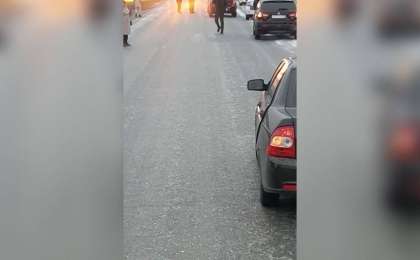 После ДТП с участием трех авто на трассе Уральск - Атырау сгорел джип