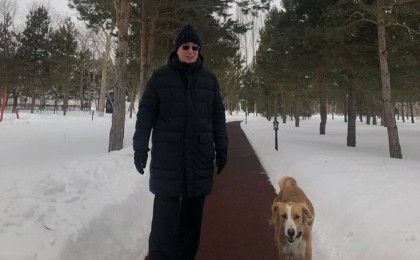 Тазы иттермен серуендеп жүрген Тоқаев жұрттың ықыласына бөленді (фото)