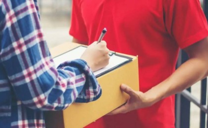 Жаңа аяқ киімнің орнына шабарман марихуана толтырылған қорап әкелген