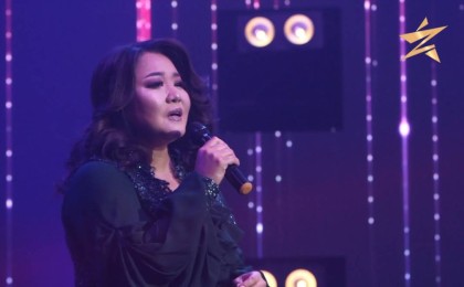 Ақбота Керімбекова концертіне келген бұрынғы енесіне сәлем салды (ВИДЕО)