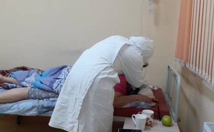 Тыныс алу аппараттарын қосатын розетка жоқ: Сәуле Әбілдаханқызы ковид ауруханасындағы былықты айтты