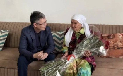 Президент 92 жастағы атыраулық әжеге алғыс айтты (фото)