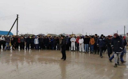 Іздестіруге иттер, дрондар мен жүздеген адамдар кірісті: Атырауда жоғалып кеткен бүлдіршін табылмай жатыр - Қазақстан жаңалықтары