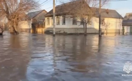 Орскте бөгет бұзылып, аймақты су басты (видео)