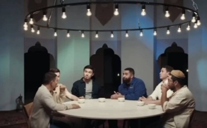 "Дұрыс емес киінгендіктен": Зорлық-зомбылықтың себебін қыздарға жаппақ болған ерлердің подкасты желі қолданушылардың шамына тиді