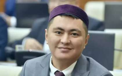 «Оптом» болады»: Дәулет Мұқаев 50-60 баланың тұсауын кесетінін айтты 