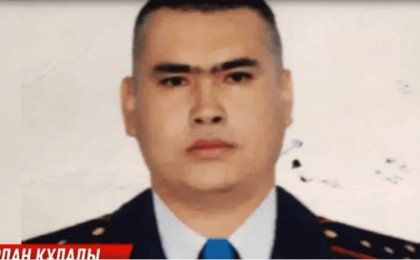 Алматыда жасөспірімдерді құтқарамын деп биіктен құлаған полицейдің анасы көмек сұрады