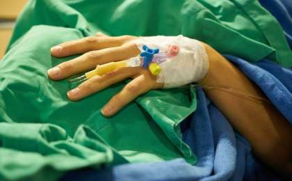 Ақтауда "ЦОН" қызметкері жағдайы нашарлап, қан құса бастаған ер адамды құтқарып қалды