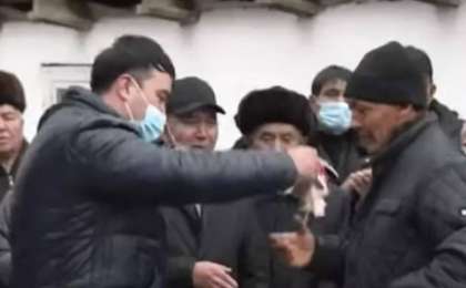 Алматы облысында 7 баланың анасына ауылдастары асарлатып үй алып берді (видео)