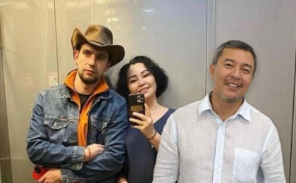 Ақан Сатаев 50 жаста: бұрыңғы жары өз сүйіктісімен шетелде демалуда