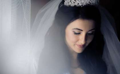 Сүйіктісімен айырылысқан ару өзіне-өзі тұрмысқа шығып алды