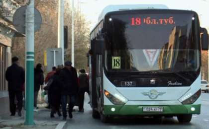 Автобустың жолын кесіп, жолаушылар ұшып кетті: Нұр-Сұлтандағы жантүршігерлік видео жарияланды