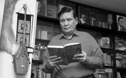 Тоқаев жазушы Сәбит Досановтың өмірден өтуіне байланысты отбасы мен жақындарына көңіл айтты