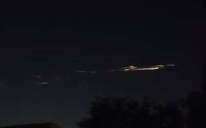 Астана аспанында белгісіз жарық шоғырлары байқалды, куәгерлер видеоға түсіріп үлгерген