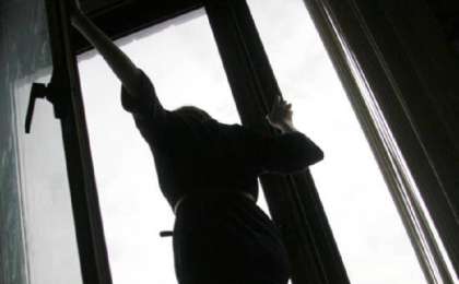 11 сынып оқушысы терезеден секіріп кетті