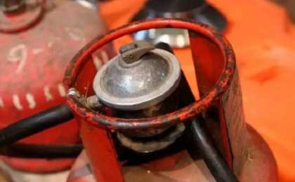 Алматы облысында ауыл әкімі өртеніп жатқан үйден газ баллонын алып шықты