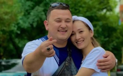 "Күліп жүрмей, балалы болуды ойла": Алты жылдан бері сәби аңсап жүрген Елдос Колобок елдің сынына жауап берді
