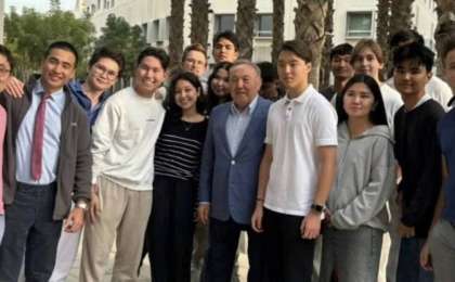 Шетелде оқитын ұлына барған Нұрсұлтан Назарбаевтың суреті тарады