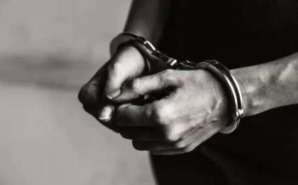 «Сиырдың тезегін жегізетін»: Қарағандыда ерлі-зайыпты асыранды балаларды құлға айналдырған