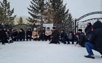 Қазақстанда 28 ақпанға бейбіт жиын белгіленген жерлер қоршауға алынып, мобильді интернет үзілді