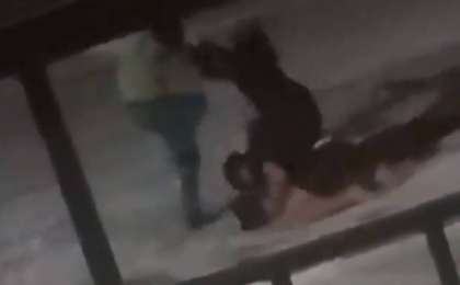 Павлодар облысында әйел күйеуін бұзақылардан қорғап қалды (видео)