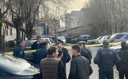 Ереванда полиция бөлімшесіне қарулы адамдар басып кірді