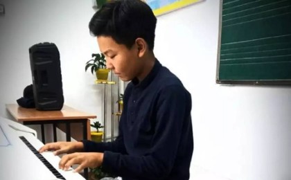 «Димаштың ізбасары» ерекше дауысымен елді тәнті етіп жүр (видео)