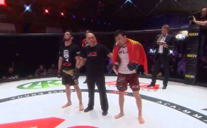 Шешенстандық файтер төрешілермен келіспей, қарсыласының жеңісін мойындады