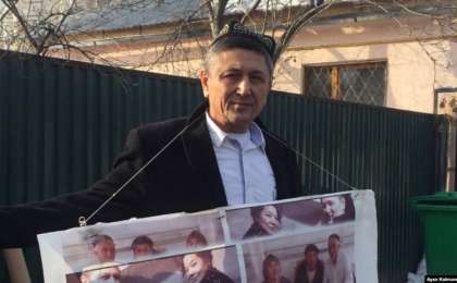 Алматыда Қытай консулдығы алдында пикет өткізіп жүрген тағы бір белсенді қамалды