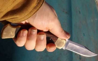 Алматылық ер адам дүкенде сатып алушыны пышақтап кетті