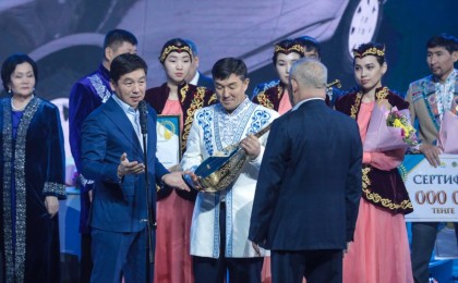 Nur Otan-ның қолдауымен «Алтын домбыра» ақындар айтысы өтті