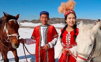 Шыңжаңдық жас жұбайлар Бейжіңге атпен 99 күнде жетті