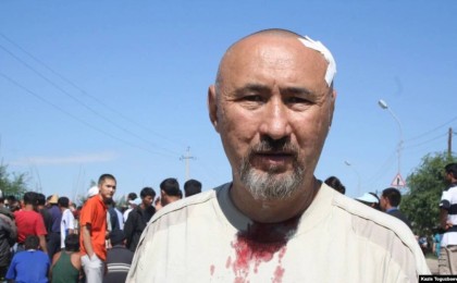 Бір топ ақын-жазушы Тоқаевқа хат жазып, диссидент Арон Атабекті босатуды сұрады