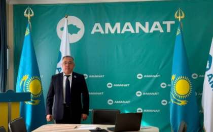 “Мені қорқытты”. Соққыға жығылған депутат оқиға жайлы айтты