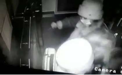 Астанада лифтідегі әйелдердің төбелесі видеоға түсіп қалды