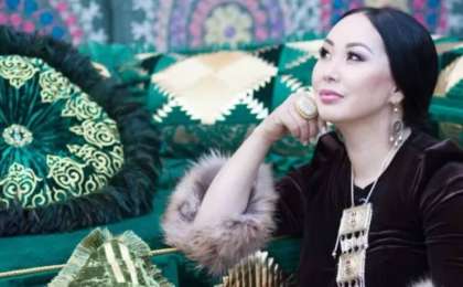 "Қолыма алтын сағат тақты": Қарақат Әбілдина халық әртісі Мақпал Жүнісоваға арнап жазба жариялады