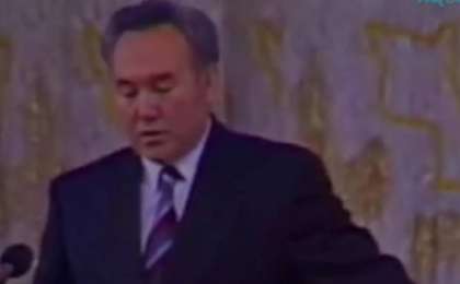 Нұрсұлтан Назарбаевтың 30 жыл бұрын халыққа ант берген сәтінен видео жарияланды