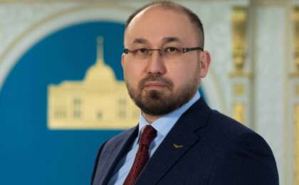 Дәурен Абаев шенеуніктерің айлығы қанша екенін сұрайтын журналистерді сынады