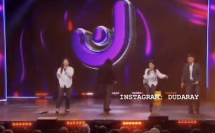 "Менімен жатқың келе ме?" – Қазылар алқасына ән арнаған қыз сынға ілікті