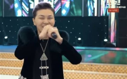 Алтынбек Қоразбаев братанның атынан келіп тұрмын – Гүлмира Ізбасханова сынға қалды