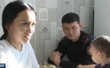 Ақтүтек боранда жол көрсеткен полицей былтыр 15 адамды өрттен құтқарған