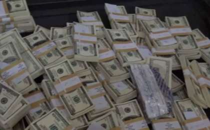 Қаржы агенттігі Алматыда 1 миллион долларды өртеп жіберді (видео)