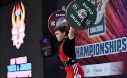 Қазақстандық 15 жастағы ауыр атлет қыз әлем чемпионы атанды